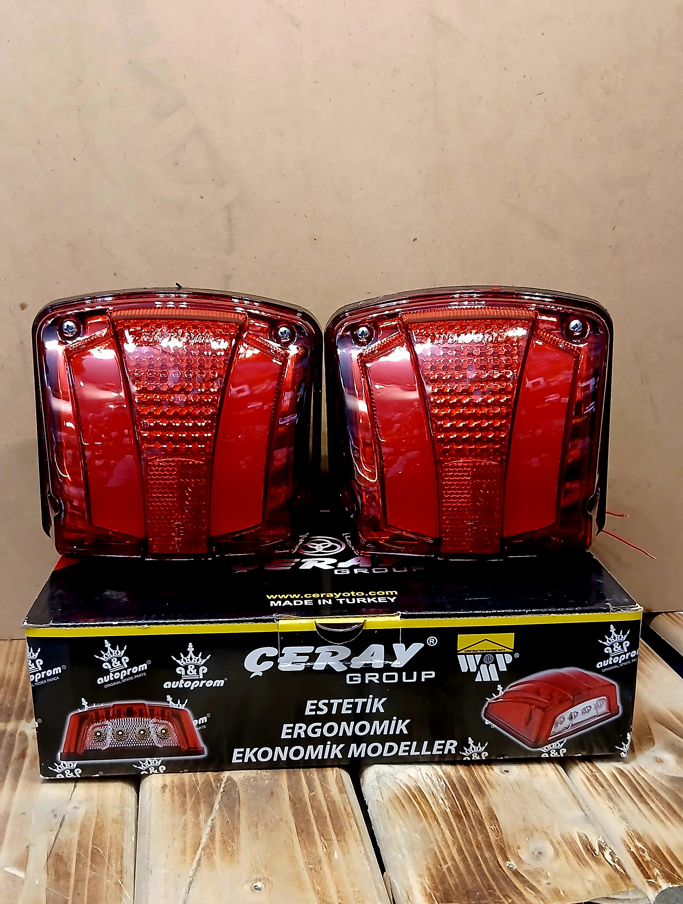 چراغ پلاک کامیون نئونی 24 ولت برند CHERAY (بسته 2عددی)